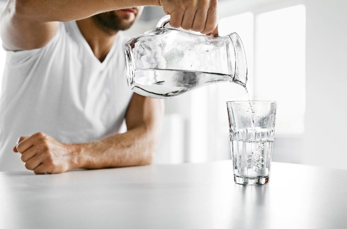 Beber agua: los 8 mitos más comunes