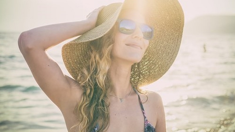 Cómo el sol daña el cabello y por qué tratarlo con aceite de argán